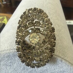 vintage 1950s brooch wreath pin made of clear rhinestones set silver-tone